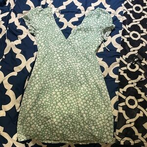 GREEN FLORAL MINI DRESS NEVER WORN